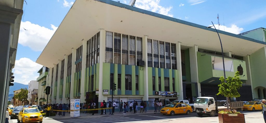 Esta no es la primera vez en la que el Municipio de Loja se atrasa en el pago de sueldos hacia sus trabajadores y empleados. (Foto archivo)