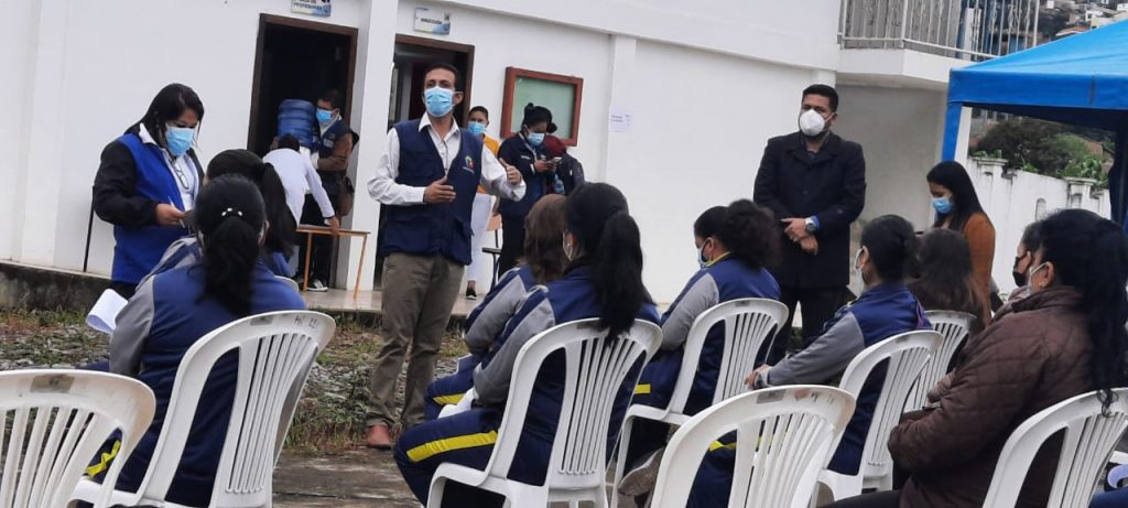 La inmunización se dio en las instalaciones del plantel José Belisario Díaz.