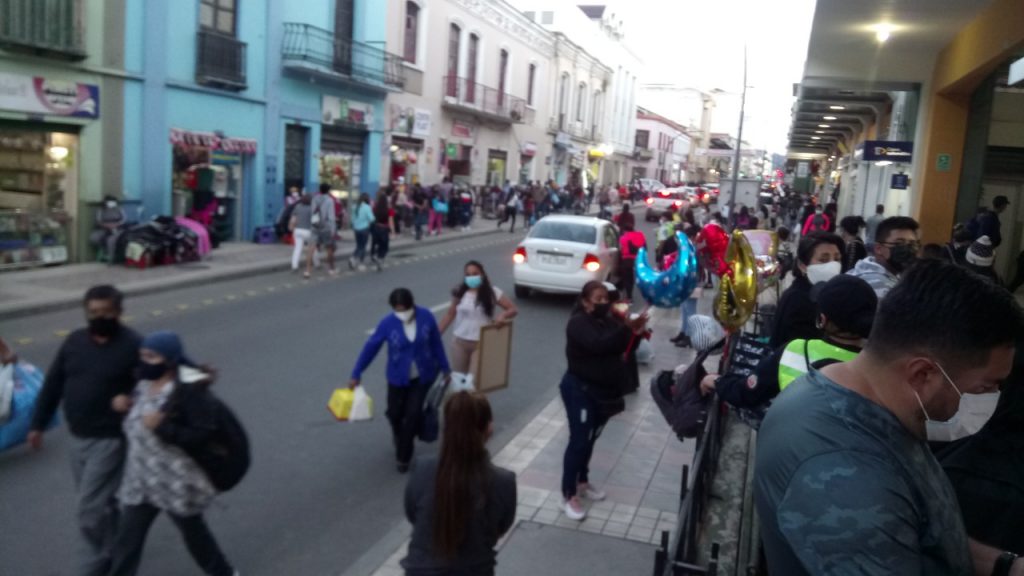 La calle 18 de Noviembre fue una de las que observó también congestión, el viernes pasado.