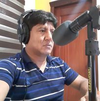 Eduardo Valdivieso es el director y conductor del informativo del mediodía de Radio Boquerón 93.7 FM.