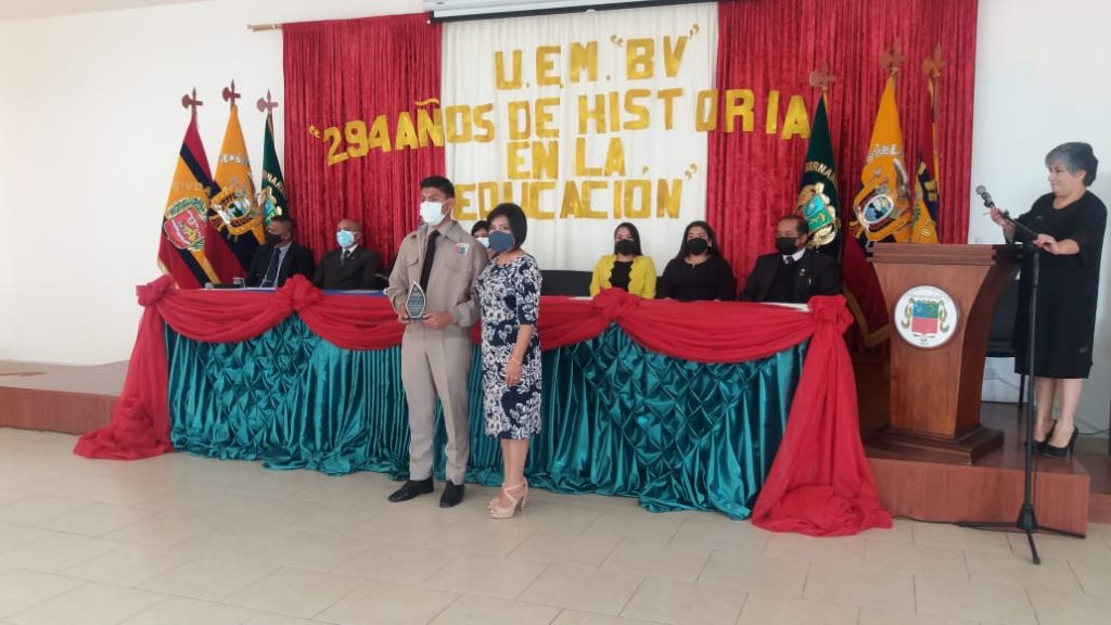 Los estudiantes destacados en diferentes actividades también fueron galardonados.