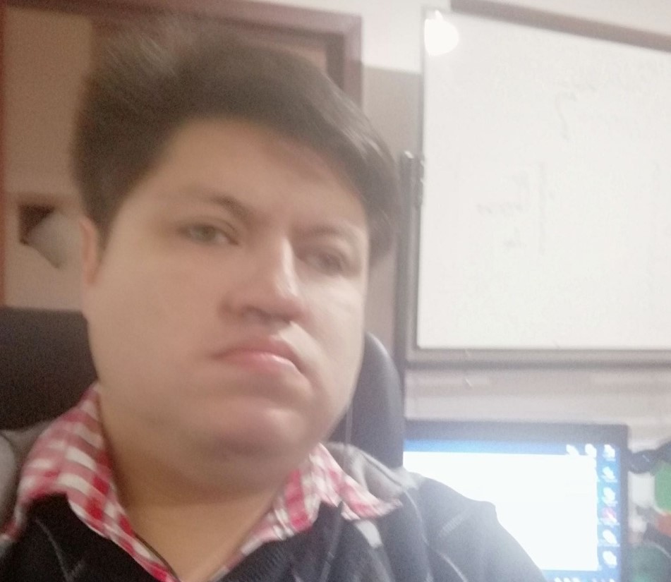 El invidente lojano manifiesta que ningún beneficio recibió el sector vulnerable del régimen saliente.