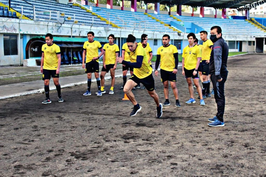 La cita se hizo en el estadio Reina del Cisne.