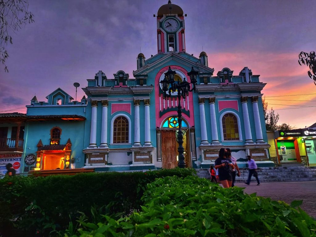 La parroquia de Vilcabamba se encuentra al suroriente del cantón Loja.