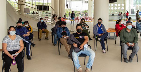 Las personas deben acudir a los centros de vacunación estipulados.