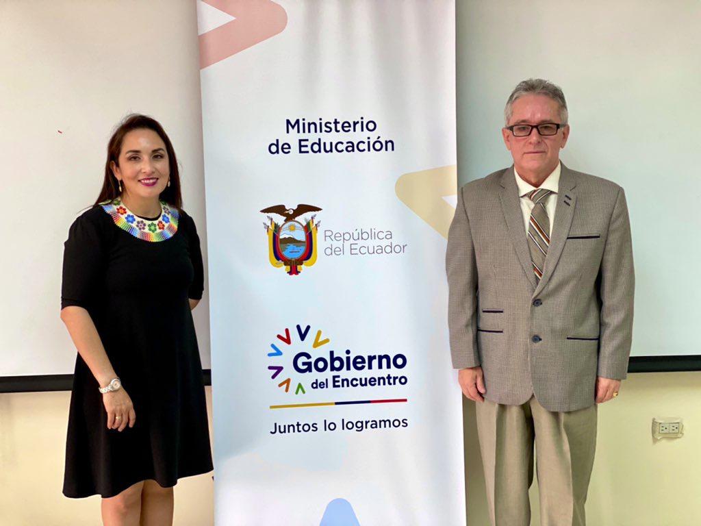 Camilo Alfonso Espinosa Pereira tiene 40 años de experiencia.