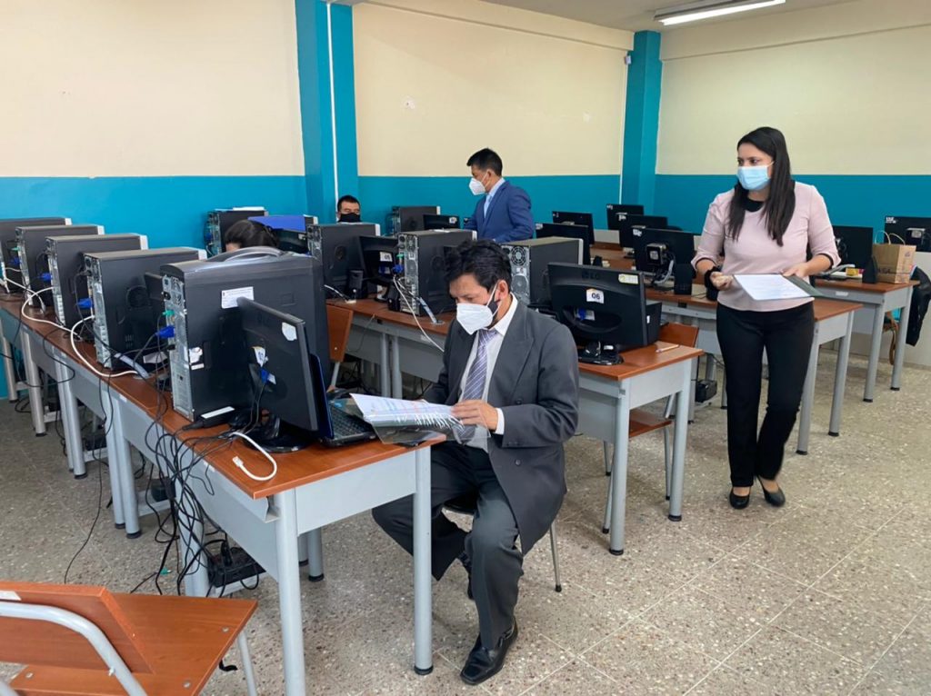 Entre los participantes se considerará a los más idóneoEntre los participantes se considerará a los más idóneos para el puesto.s para el puesto.