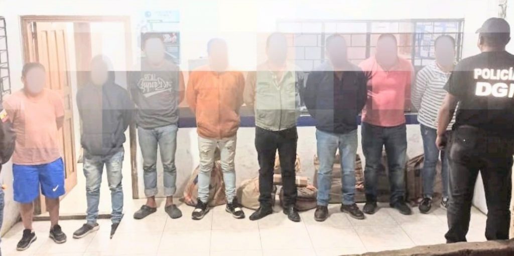 En el operativo se detuvo a ocho personas.