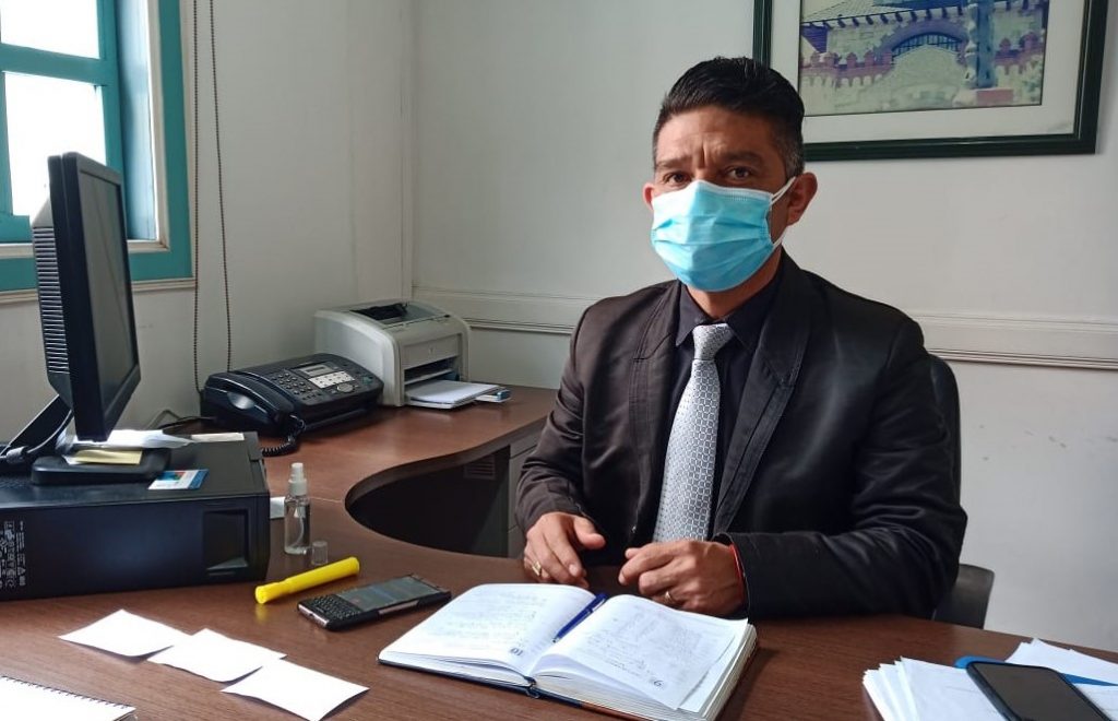 Víctor Japón Orellana es abogado de profesión y policía en servicio pasivo.