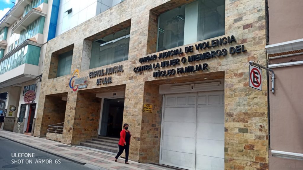 En una de las salas de audiencias de la Corte de Justicia de Loja se realiza la diligencia.
