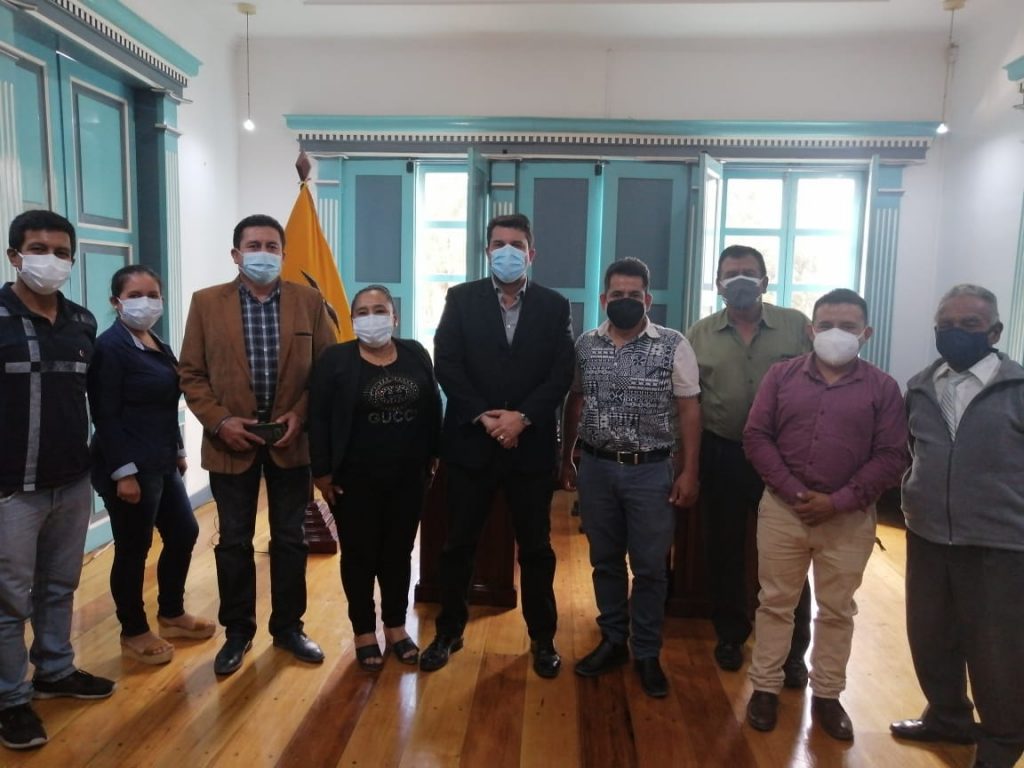 Los ciudadanos catamayenses, durante la cita con el gobernador, Mario Mancino, el lunes anterior, en Loja.