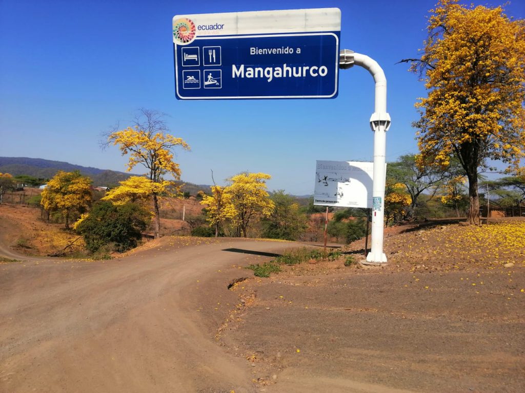 Mangahurco se encuentra en la línea de frontera con el Perú.