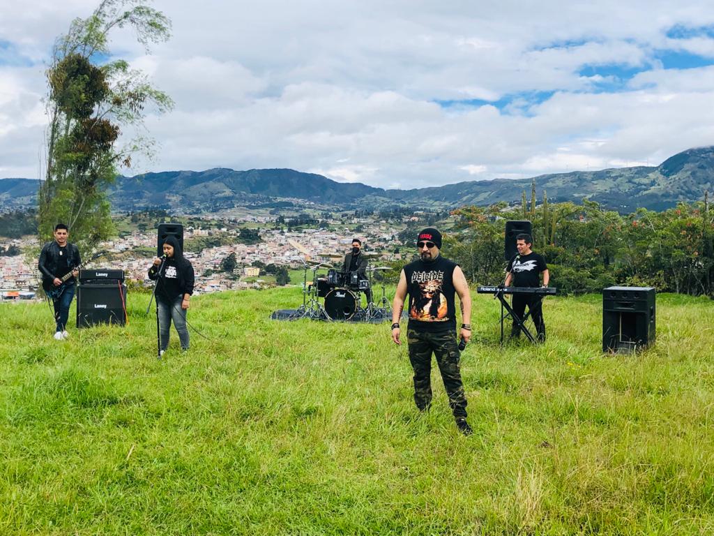 Los integrantes de Animarum, durante la grabación de un video promocional.