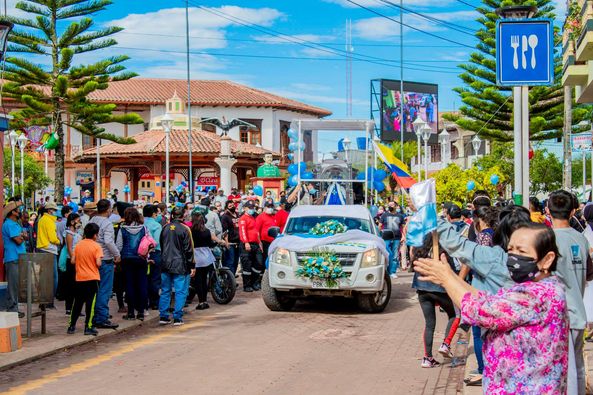 En el marco de las fiestas de Paltas, este lunes, visitó la cabecera cantonal, Catacocha, la Virgen del Cisne.