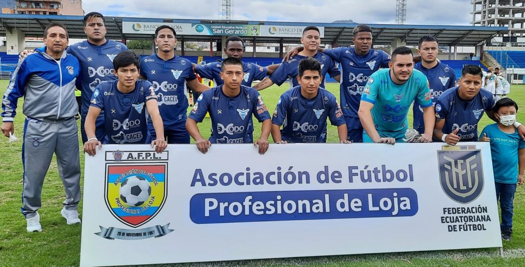 Los encuentros se cumplen en el estadio Reina del Cisne.