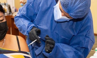 Se cumple una fase de inoculación acelerada.