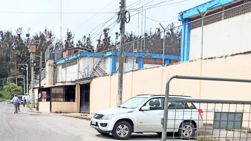 Los tres ciudadanos continuarán en el centro carcelario local.