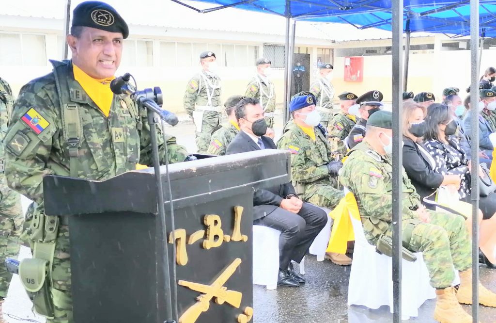 La asunción de Luis Pozo Pillagua se desarrolló en medio de una pertinaz lluvia.