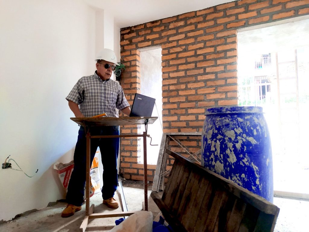 El profesional dice que sí hay quien puede solucionar los problemas de la colectividad, respecto a daños en infraestructuras.