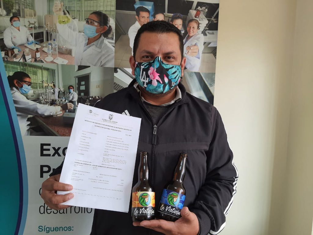 Los emprendedores se muestran agradecidos por la obtención del documento.