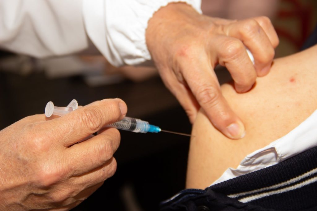 En la ciudad de Loja existen cinco lugares donde se aplica la vacuna.