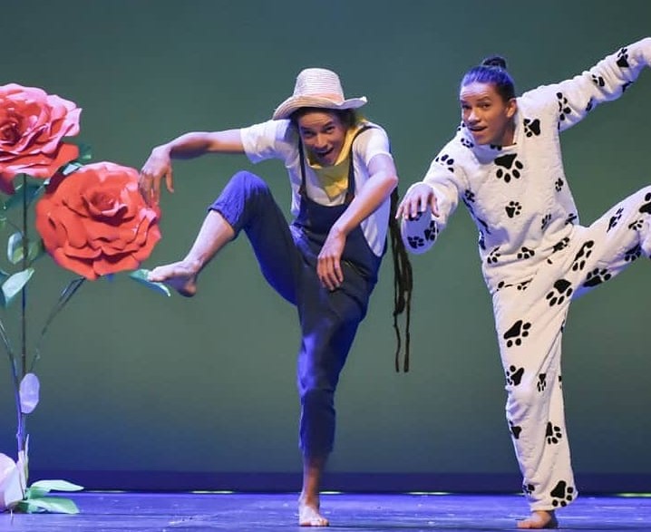 Carlos y Jorge Jiménez opinan que el teatro sabe a libertad porque permite expresar lo que se quiere.