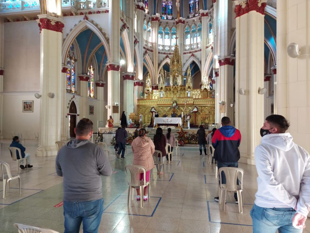 Se puede seguir las eucaristías a través de Facebook: Santuario Nacional del Cisne.