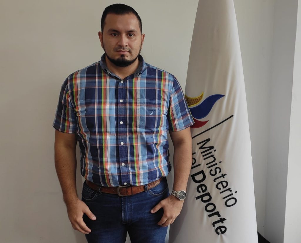 José Luis Larreátegui Morocho es ingeniero en Contabilidad.