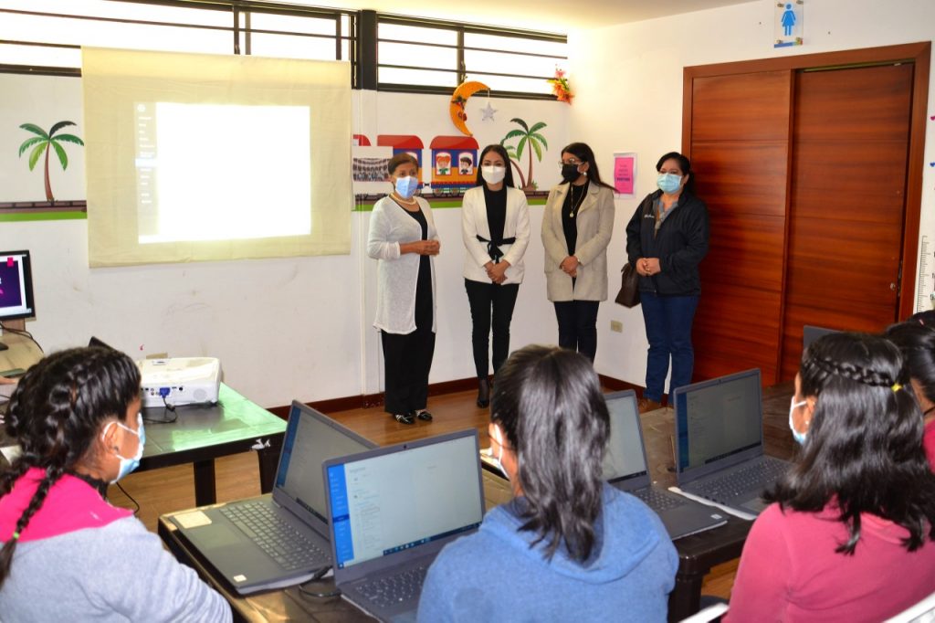 Se hizo un recorrido por cinco centros que maneja el Centro d Apoyo Social del Municipio de Loja.