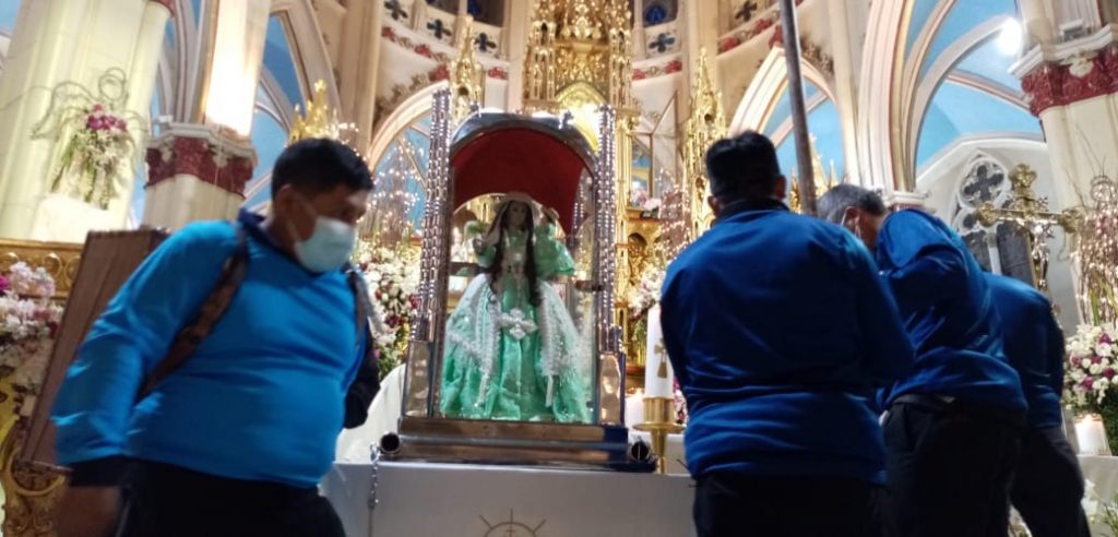 La Imagen fue trasladada y custodiada por la Policía Nacional.