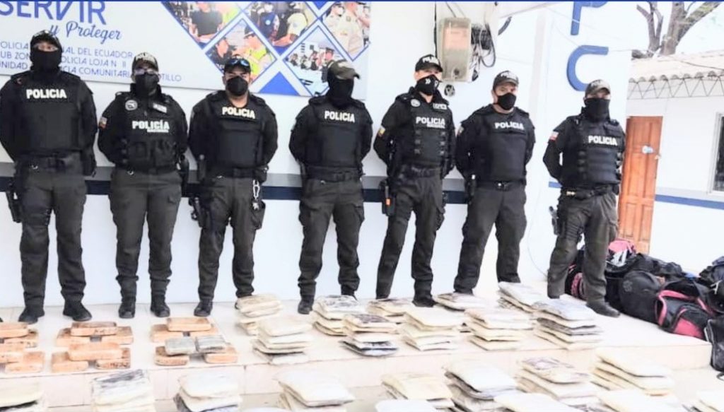 El decomiso de la droga fue en una vía del cantón Zapotillo.