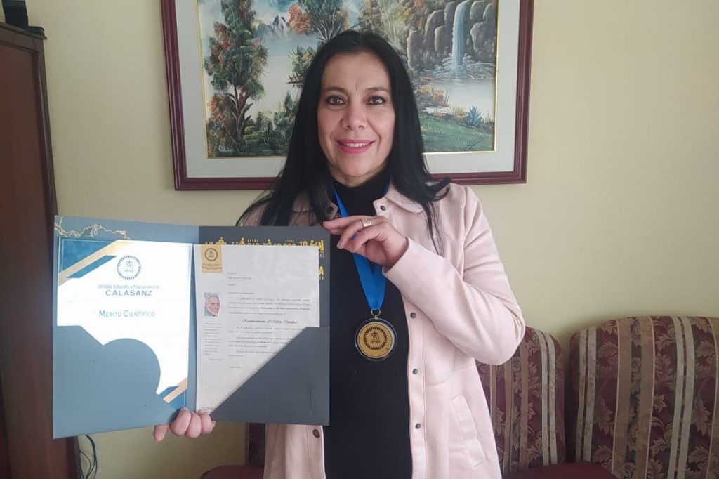 Nelly Moraima Loaiza, autora del proyecto, al igual que sus compañeras coautoras, fue galardonada.