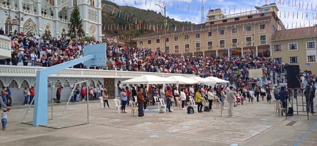 La misa de fiesta central se cumplió en el Campo Mariano.