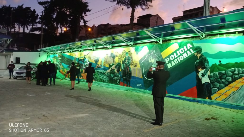 En el mural se plasman todos los servicios que tiene la entidad uniformada.