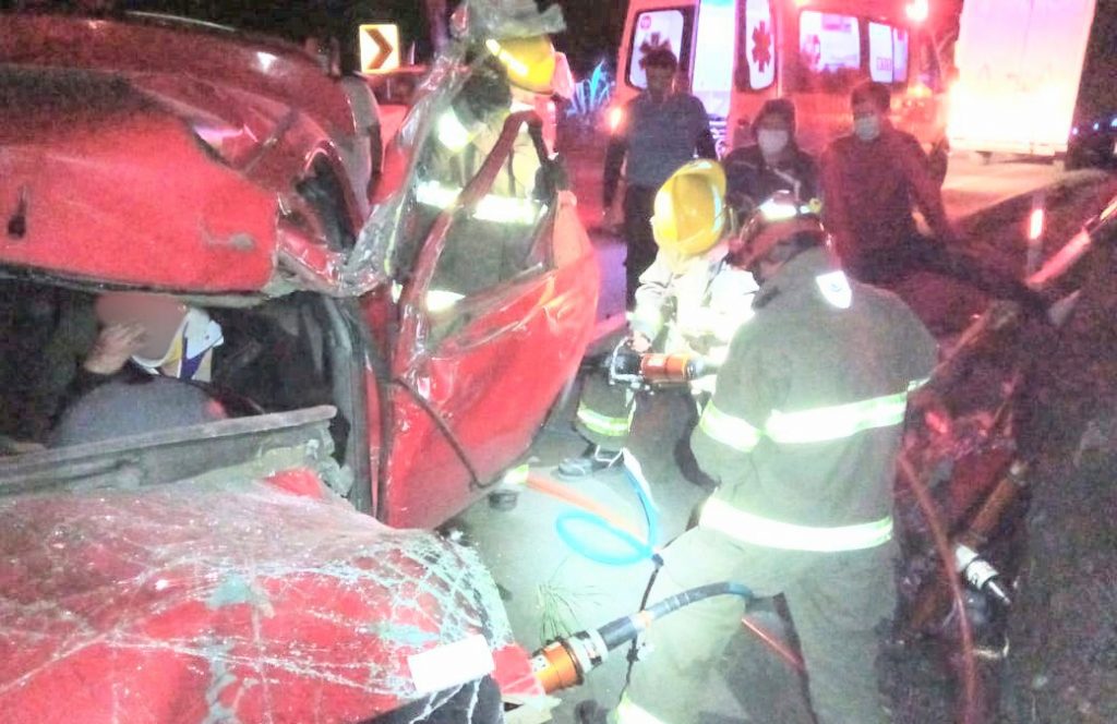 Los heridos se movilizaban en un automóvil particular.