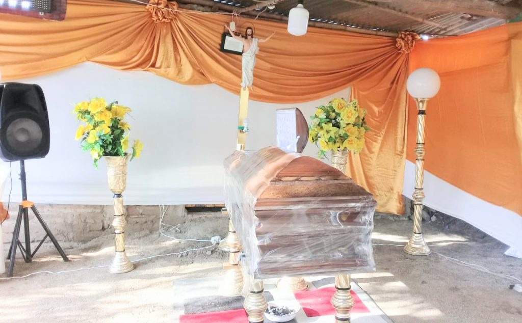 Los restos de Tuesman Santos Padilla se velan en la casa de sus familiares.