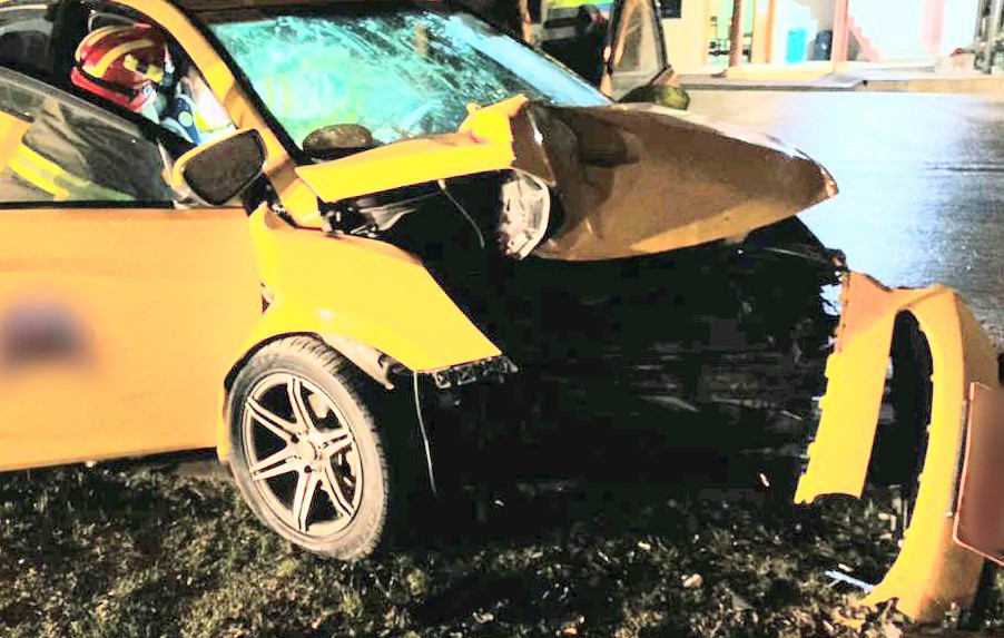 La persona que conducía el taxi se habría marchado tras el accidente.