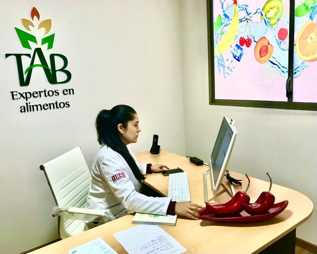Ana Mercedes Tapia Gómez se encuentra concluyendo la carrera de Nutrición y Dietética, en la Universidad Espíritu Santo, de Guayaquil.