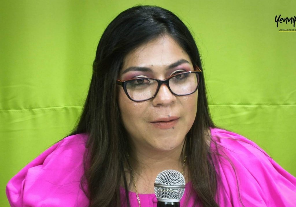 Yennifer López.