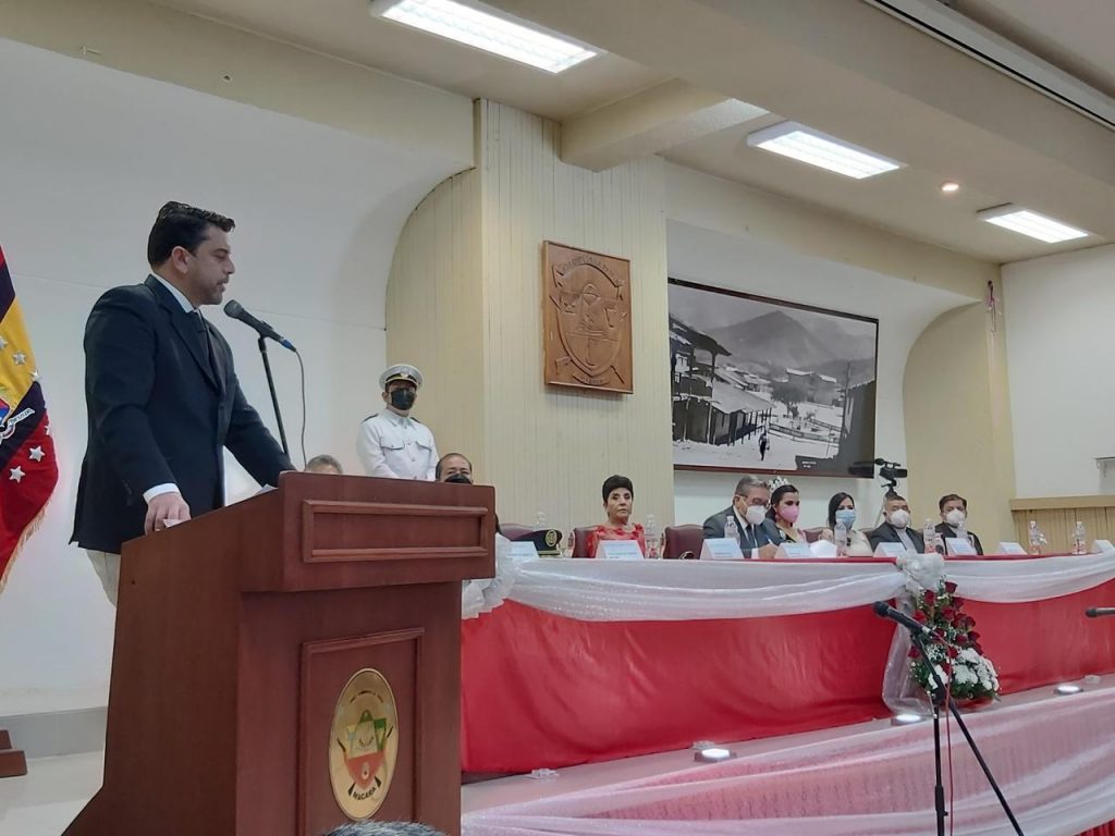 El gobernador, Mario Mancino Valdivieso, se comprometió a interponer sus gestiones para solucionar los temas críticos del sector, como el comercio.