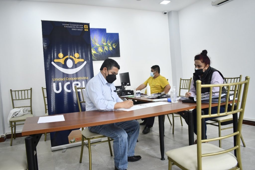 Willan Espinosa Ordóñez, durante el registro, el lunes pasado, ante el Tribunal Electoral de la Cacel.