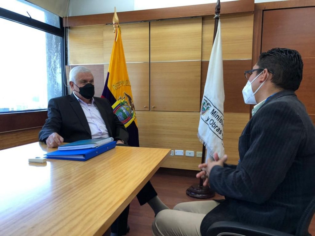 Diego Esparza Aguirre en su diálogo con el ministro, Marcelo Cabrera Palacios.