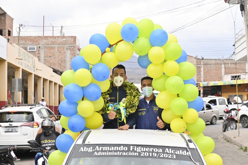 El atleta recorrió las calles de Catamayo y recibió un homenaje en el Coliseo.