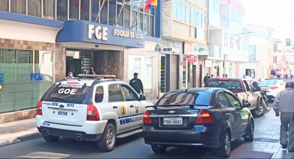 Los ciudadanos deben presentarse tres veces a la semana en la Fiscalía.