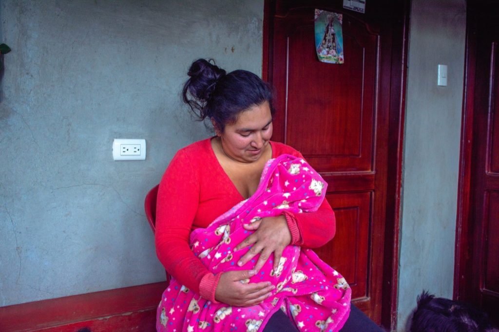 La niña Yaretzi Soraya Abad Alverca se encuentra internada en Pediatría, en el hospital del Seguro Social.