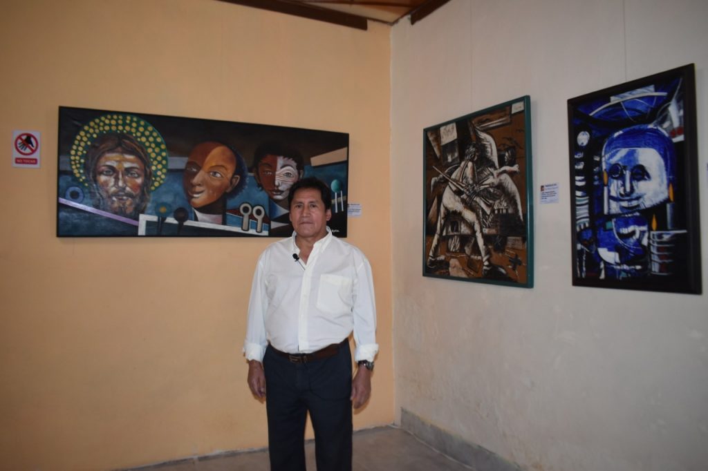El connotado lojano posee 240 exposiciones individuales y 280 exposiciones colectivas en galerías y museos de Ecuador y otros países.