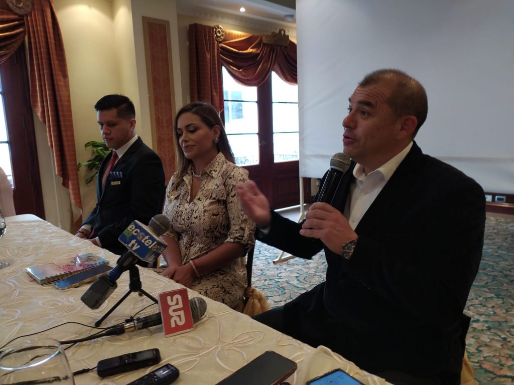 Los organizadores del evento durante la rueda de prensa que ofrecieron este jueves 30 de octubre de 2021 en el Grand Victoria Boutique Hotel.