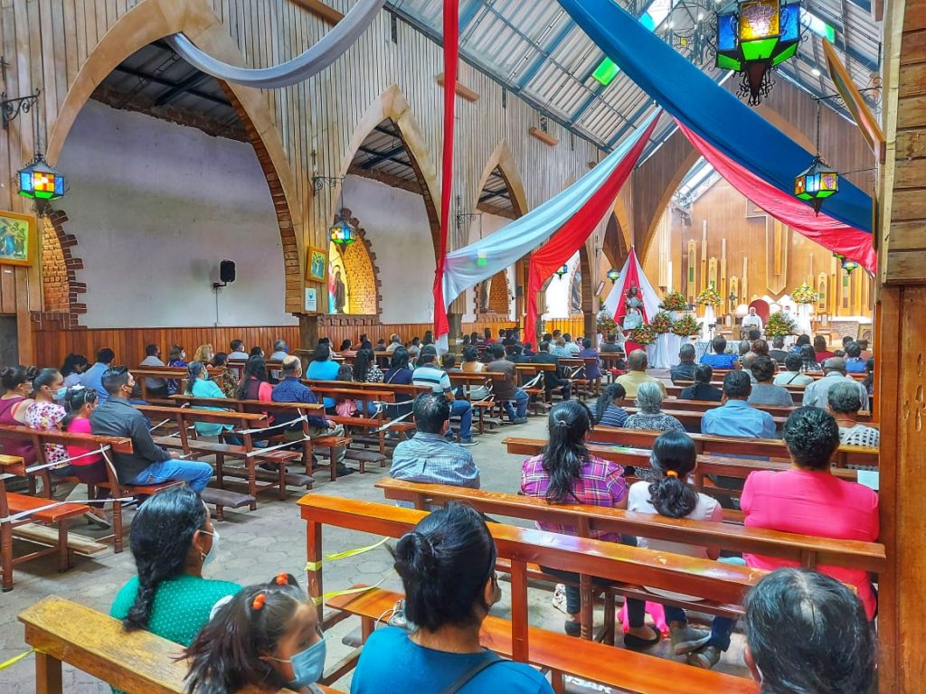 La eucaristía de fiestas contó con buena presencia de devotos.