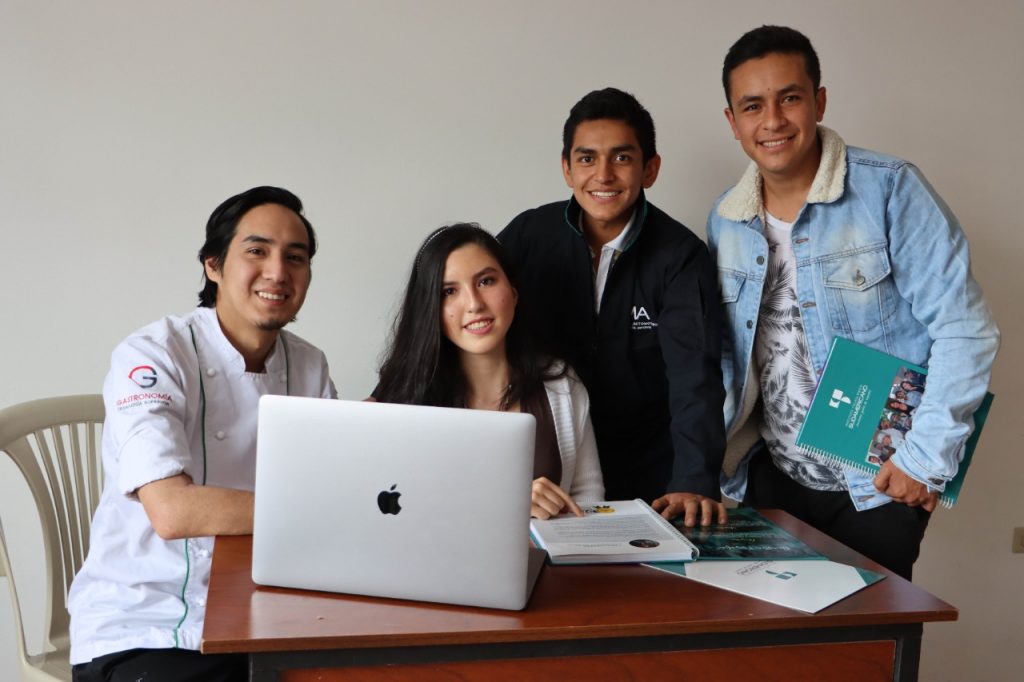 Se realizó un evento inaugural y de ahí los estudiantes continuaron su formación.