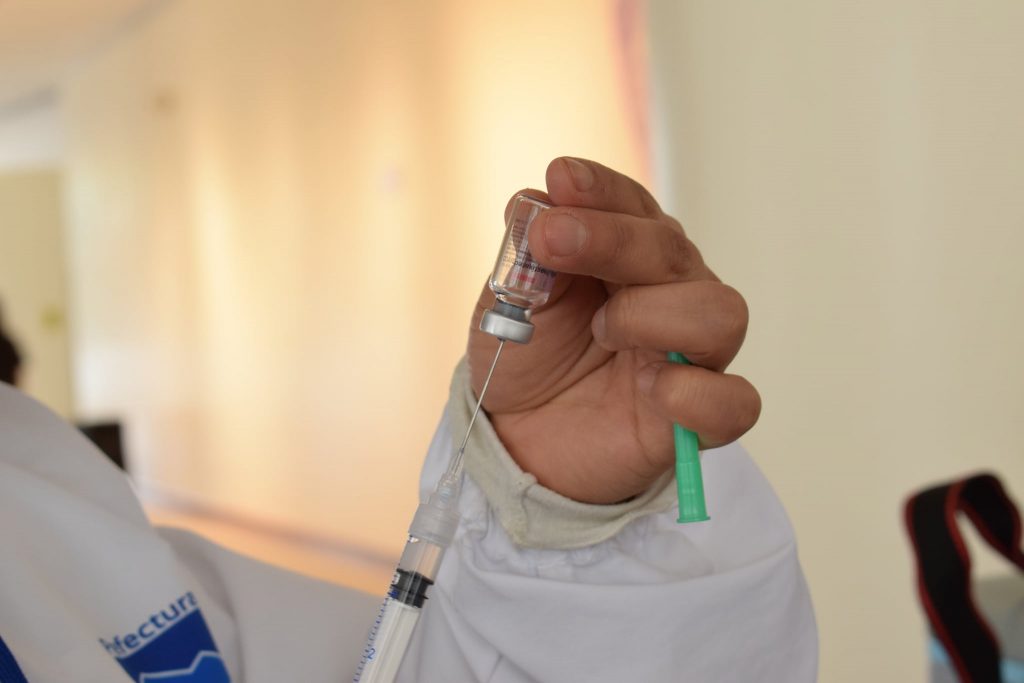 A nivel del cantón existen varios recintos habilitados para recibir la vacuna.